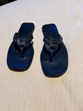Gucci Black Leather Square-Toe Thong Sandals